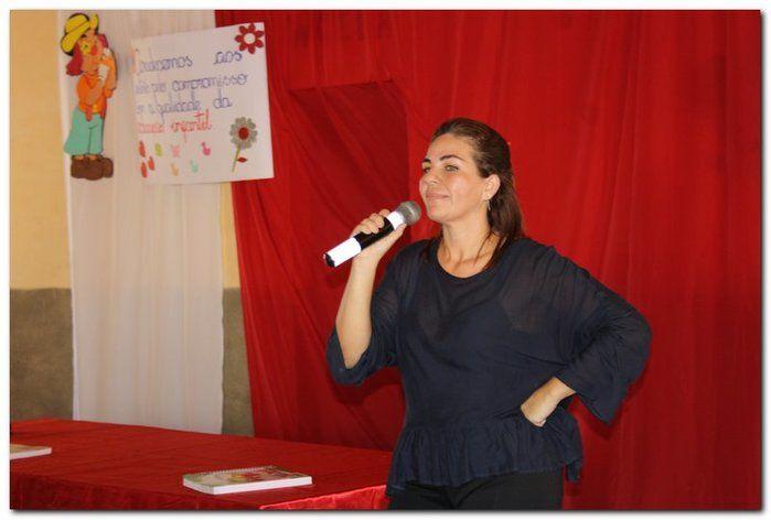 Secretaria Municipal de Educação entrega livros didáticos - Imagem 27