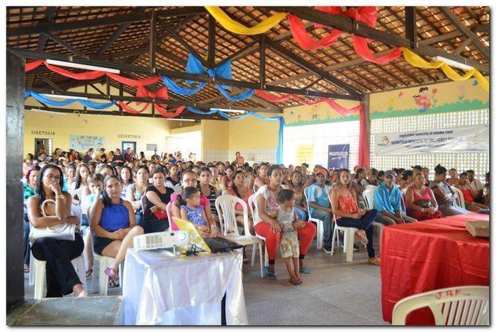Secretaria Municipal de Educação entrega livros didáticos - Imagem 2