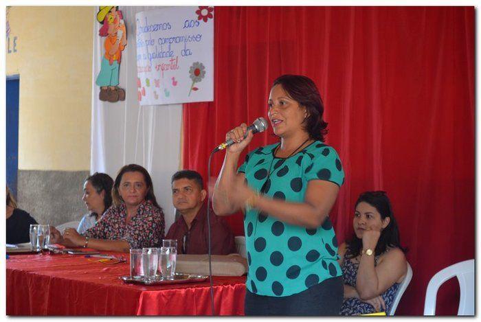 Secretaria Municipal de Educação entrega livros didáticos - Imagem 9