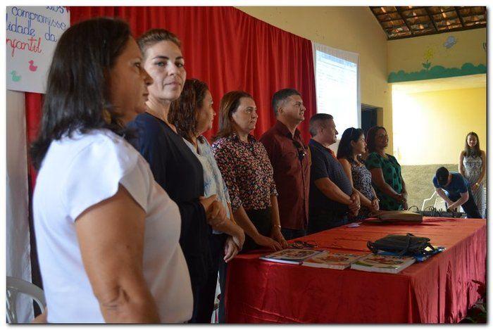 Secretaria Municipal de Educação entrega livros didáticos - Imagem 5