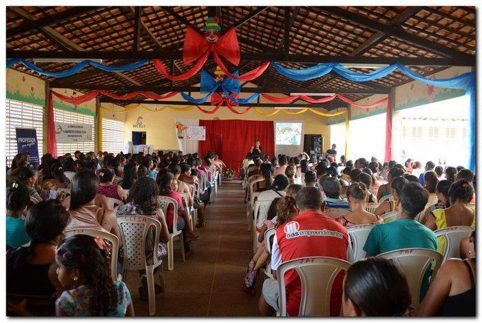 Secretaria Municipal de Educação entrega livros didáticos - Imagem 23