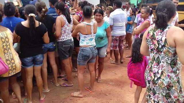 Dom Expedito Lopes faz a entrega de peixes para a população - Imagem 20