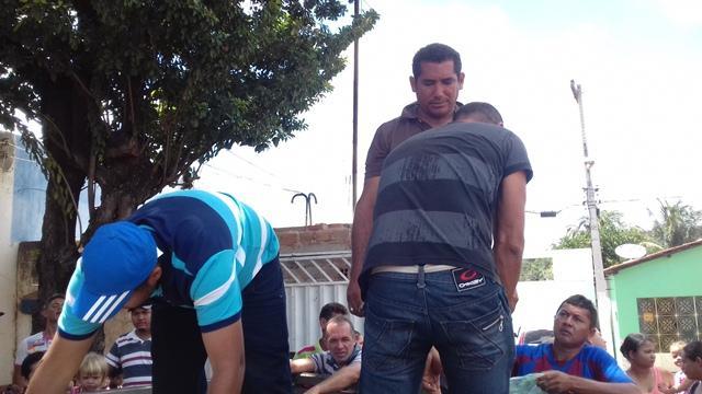 Dom Expedito Lopes faz a entrega de peixes para a população - Imagem 14