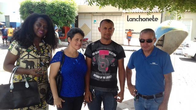 Dom Expedito Lopes faz a entrega de peixes para a população - Imagem 2