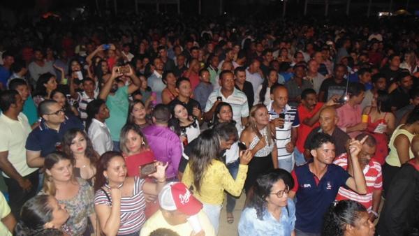 Veja fotos do show de Vicente Nery em Santo Inácio   - Imagem 37