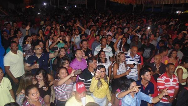 Veja fotos do show de Vicente Nery em Santo Inácio   - Imagem 32