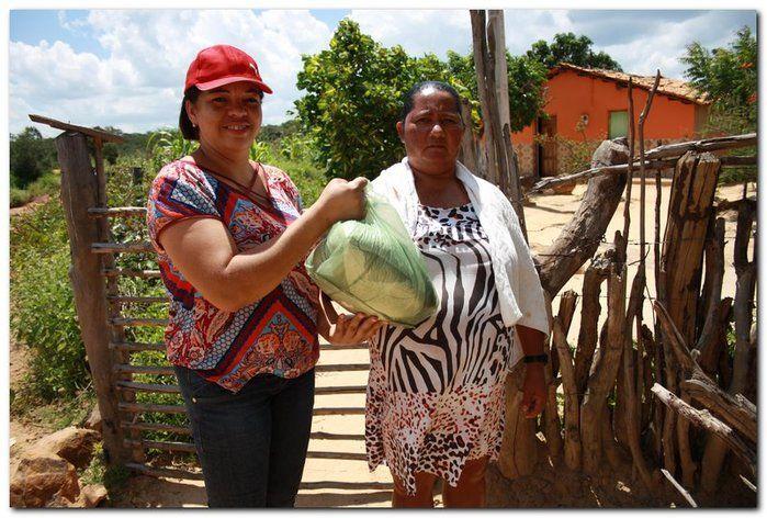 Famílias do Município de Inhuma recebem Cestas com Alimentos - Imagem 14