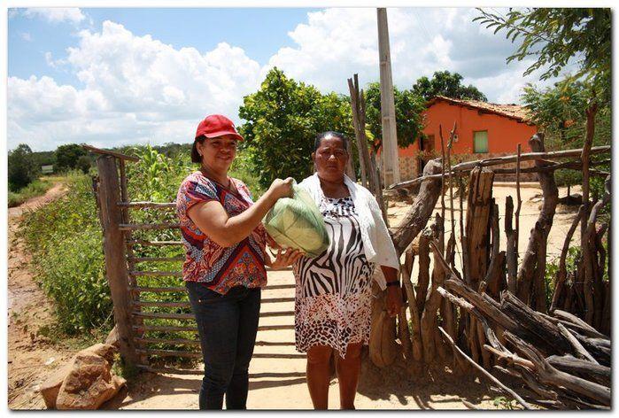 Famílias do Município de Inhuma recebem Cestas com Alimentos - Imagem 13