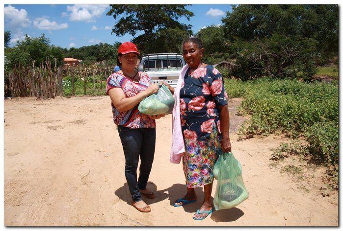 Famílias do Município de Inhuma recebem Cestas com Alimentos - Imagem 15