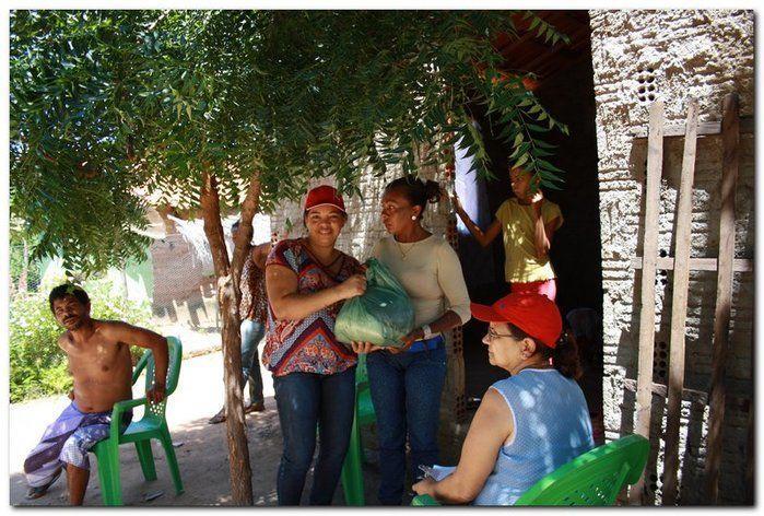 Famílias do Município de Inhuma recebem Cestas com Alimentos - Imagem 9