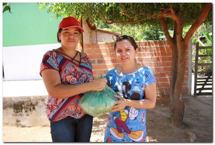 Famílias do Município de Inhuma recebem Cestas com Alimentos - Imagem 11