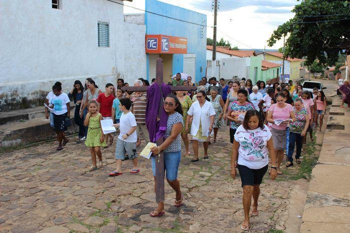 Procissão leva fiéis às ruas de Francinópolis - Imagem 56