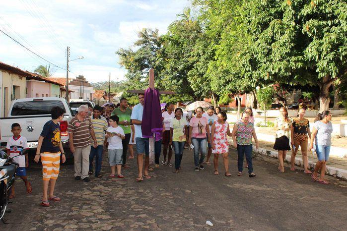 Procissão leva fiéis às ruas de Francinópolis - Imagem 48