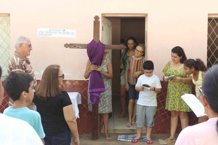 Procissão leva fiéis às ruas de Francinópolis - Imagem 42