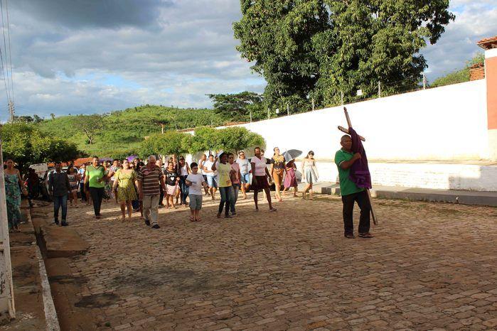 Procissão leva fiéis às ruas de Francinópolis - Imagem 33