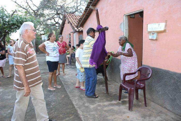 Procissão leva fiéis às ruas de Francinópolis - Imagem 73