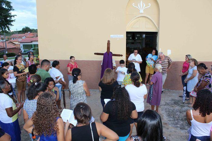 Procissão leva fiéis às ruas de Francinópolis - Imagem 81