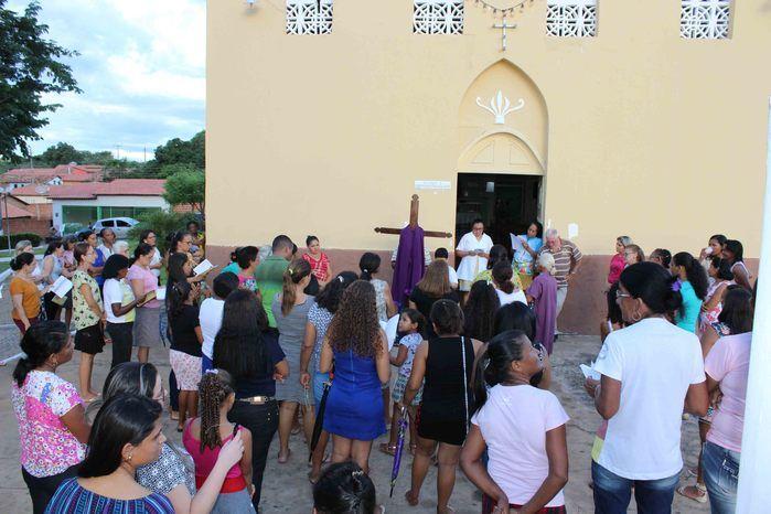 Procissão leva fiéis às ruas de Francinópolis - Imagem 80