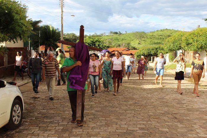 Procissão leva fiéis às ruas de Francinópolis - Imagem 32