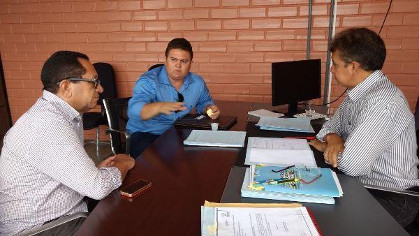 Prefeito busca melhorias para o estádio de futebol Romão Farias - Imagem 2