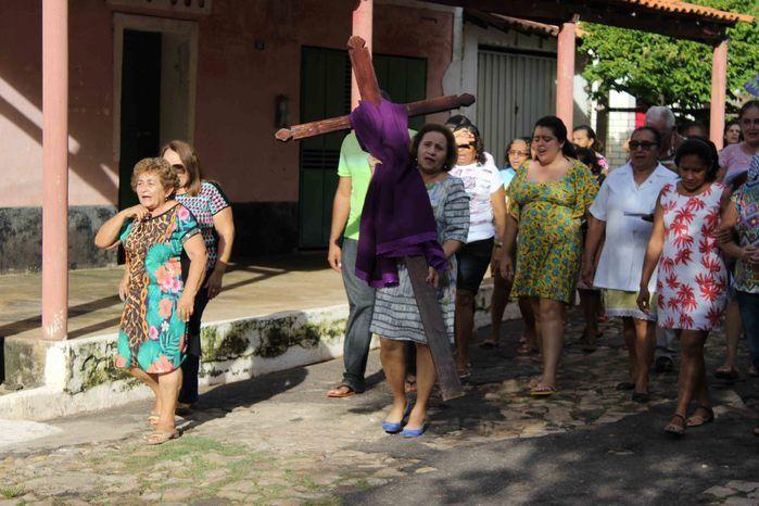Procissão leva fiéis às ruas de Francinópolis - Imagem 18