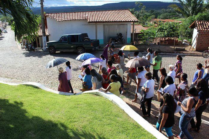 Procissão leva fiéis às ruas de Francinópolis - Imagem 3