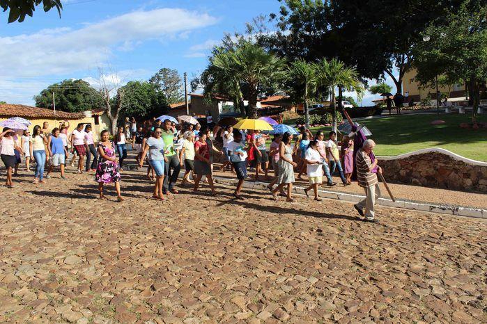 Procissão leva fiéis às ruas de Francinópolis - Imagem 1