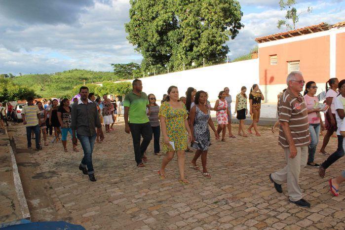 Procissão leva fiéis às ruas de Francinópolis - Imagem 37