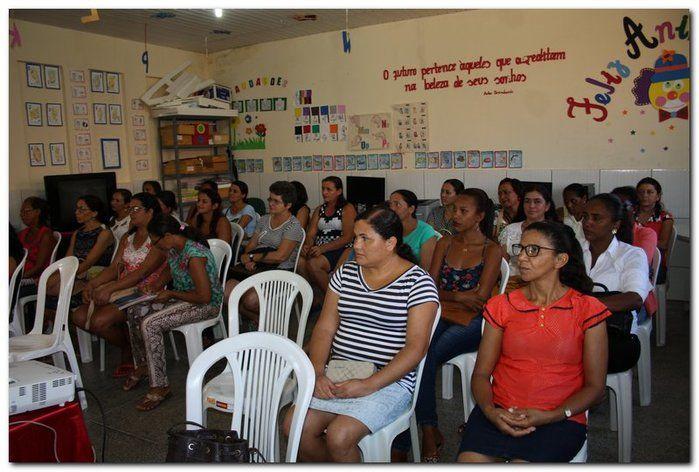 Merendeiras das escolas municipais passam por capacitação  - Imagem 3