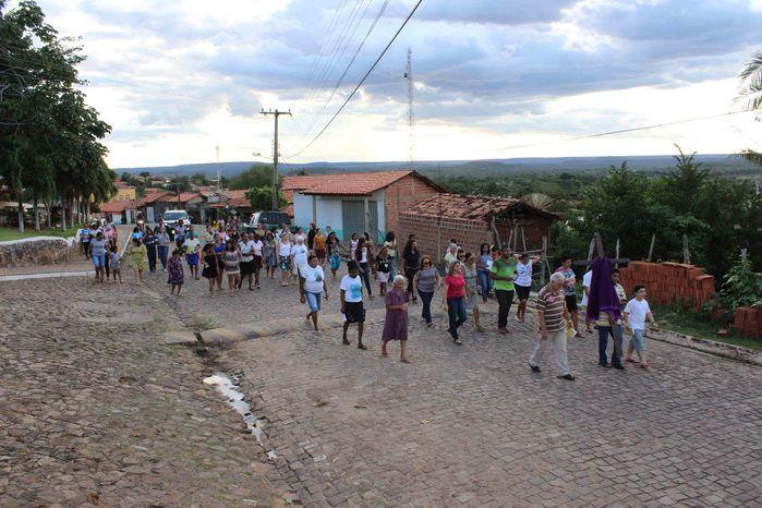 Procissão leva fiéis às ruas de Francinópolis - Imagem 72