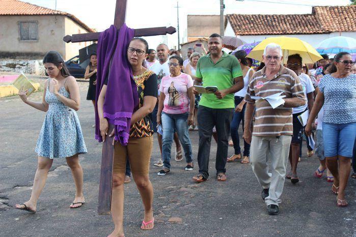 Procissão leva fiéis às ruas de Francinópolis - Imagem 13