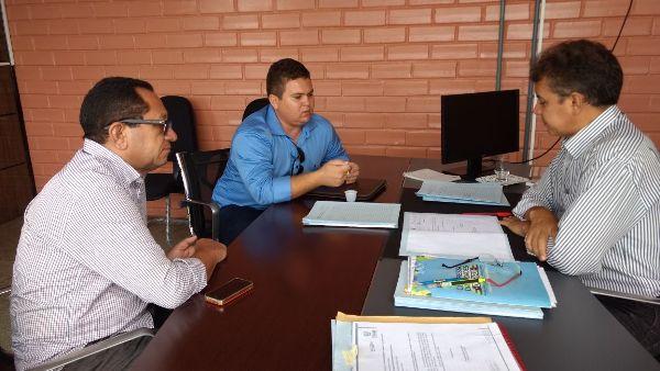 Prefeito busca melhorias para o estádio de futebol Romão Farias - Imagem 4