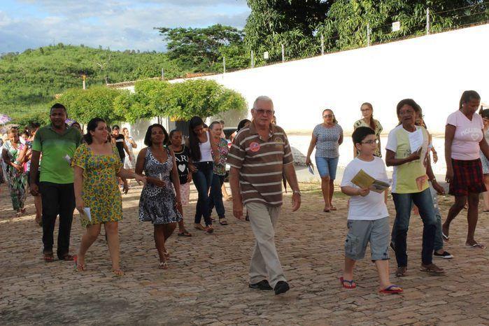 Procissão leva fiéis às ruas de Francinópolis - Imagem 35