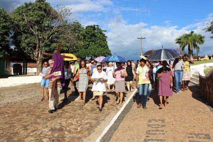 Procissão leva fiéis às ruas de Francinópolis - Imagem 2