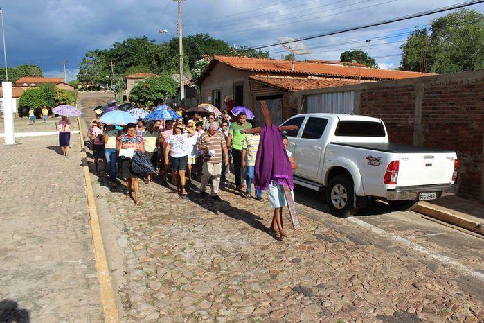 Procissão leva fiéis às ruas de Francinópolis - Imagem 8