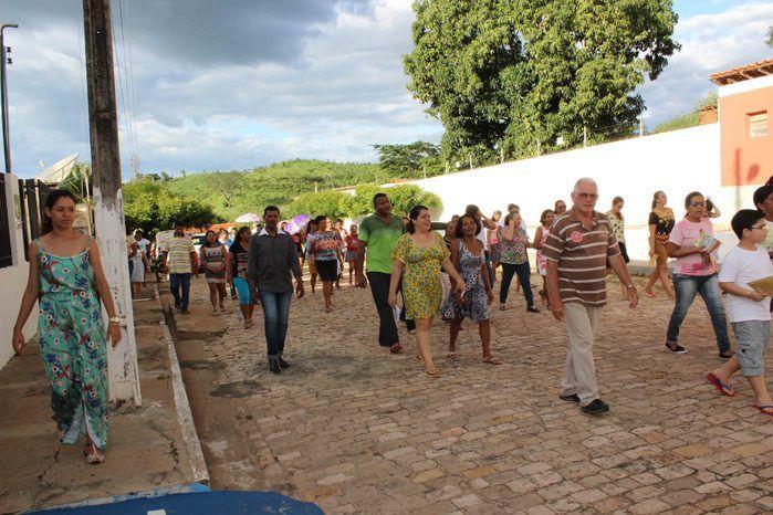 Procissão leva fiéis às ruas de Francinópolis - Imagem 36