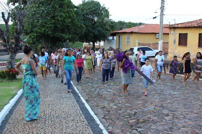 Procissão leva fiéis às ruas de Francinópolis - Imagem 75