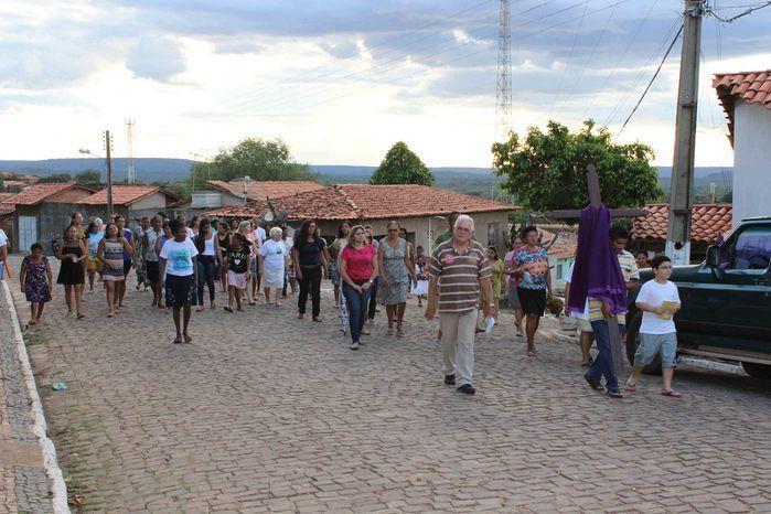 Procissão leva fiéis às ruas de Francinópolis - Imagem 71