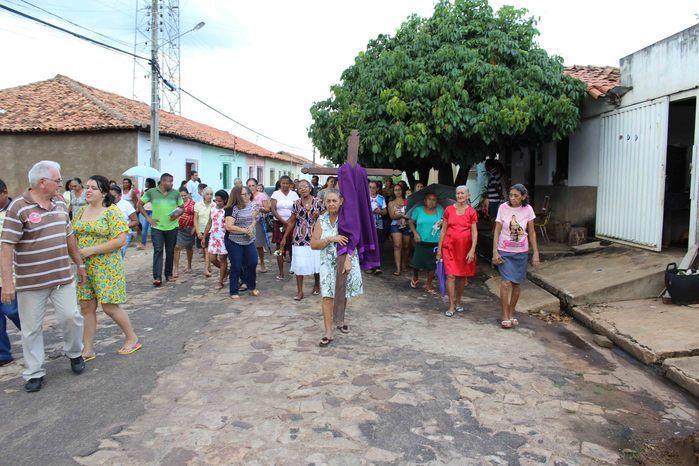 Procissão leva fiéis às ruas de Francinópolis - Imagem 52