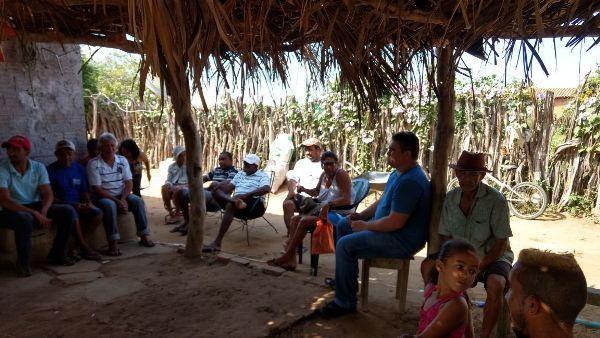 Prefeito participa de reunião com moradores de assentamento  - Imagem 2