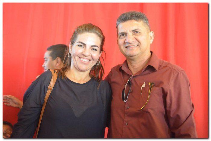 Secretaria Municipal de Educação entrega livros didáticos  - Imagem 15