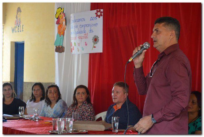 Secretaria Municipal de Educação entrega livros didáticos  - Imagem 3