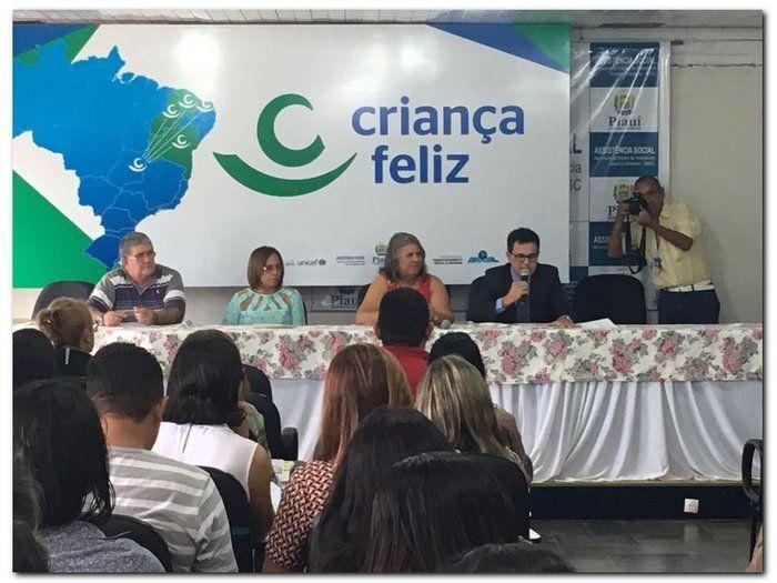 Secretária de assistência social de Inhuma participa de encontro - Imagem 1