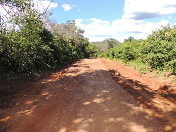 Município intensifica recuperação de estradas vicinais  - Imagem 24