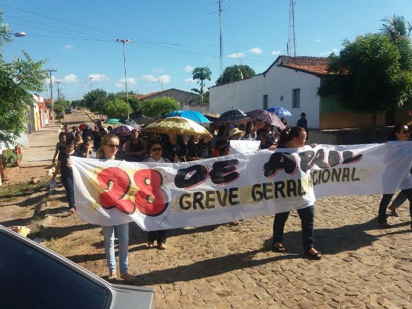 Em Santo Inácio categorias vão às ruas contra reformas do governo - Imagem 17