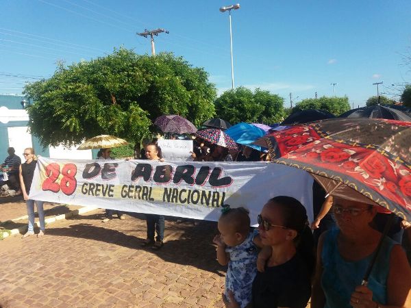 Em Santo Inácio categorias vão às ruas contra reformas do governo - Imagem 18