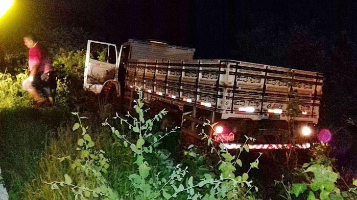 Bandidos param caminhão com tiros e roubam R$ 6 mil em Parnaíba - Imagem 2