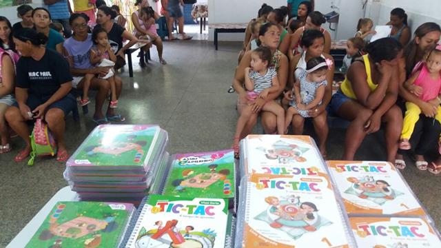 Educação de Pimenteiras distribui livros e uniformes para alunos  - Imagem 1