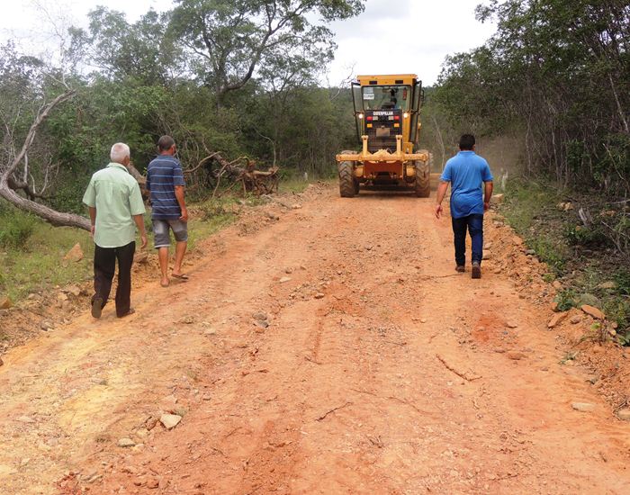 Município inicia recuperação de estrada na zona rural  - Imagem 12