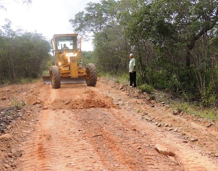 Município inicia recuperação de estrada na zona rural  - Imagem 13